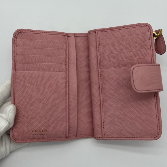 ❌SOLD❌Authentic Prada pink Saffiano leather compact wallet - Picture 4 of 16